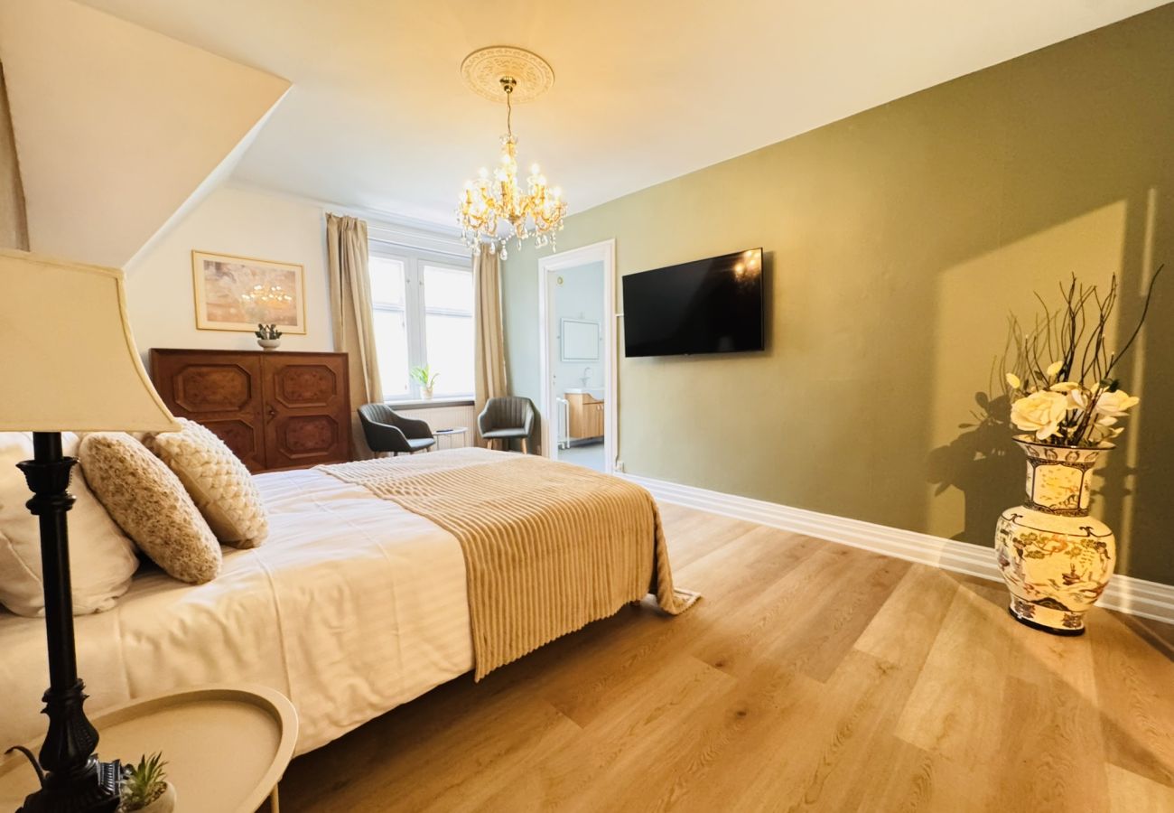 Apartment in Aalborg - aday - Aalborg Mansion - 3 Bedrooms Apartment