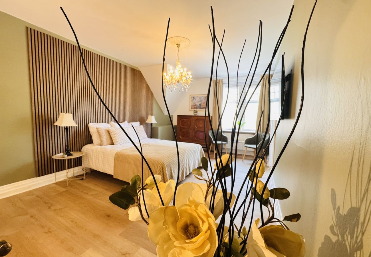 Apartment in Aalborg - aday - Aalborg Mansion - 3 Bedrooms Apartment