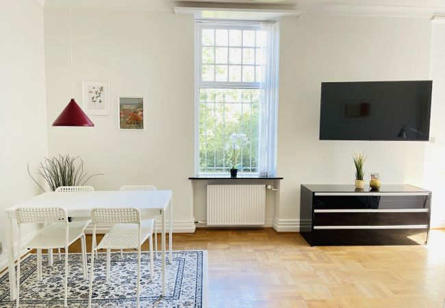 Apartment in Aalborg - aday - Aalborg mansion - Open bright apartment with garden Apartment in Aalborg - aday - Aalborg mansion - Open bright apartment with garden