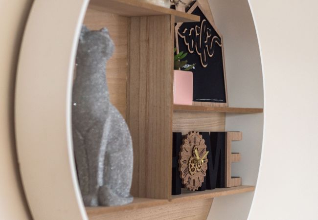 Apartment in Edinburgh - Elegant 2 Bedroom City Centre Apartment - Free Parking - Private Balcony Apartment in Edinburgh - Elegant 2 Bedroom City Centre Apartment - Free Parking - Private Balcony