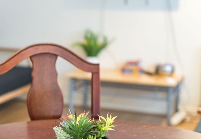 Apartment in Edinburgh - Elegant 2 Bedroom City Centre Apartment - Free Parking - Private Balcony Apartment in Edinburgh - Elegant 2 Bedroom City Centre Apartment - Free Parking - Private Balcony