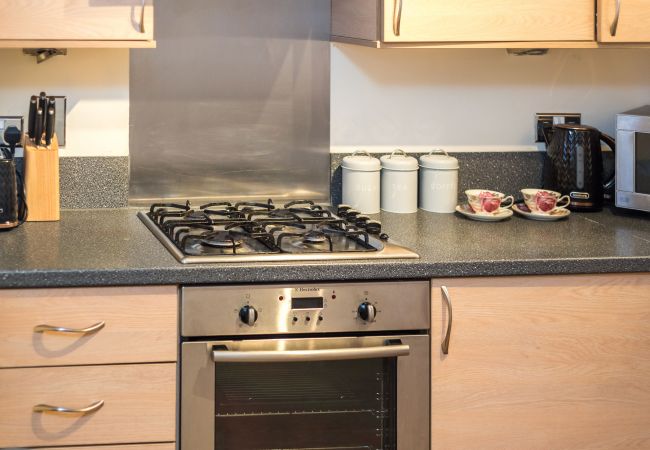 Apartment in Edinburgh - Elegant 2 Bedroom City Centre Apartment - Free Parking - Private Balcony Apartment in Edinburgh - Elegant 2 Bedroom City Centre Apartment - Free Parking - Private Balcony