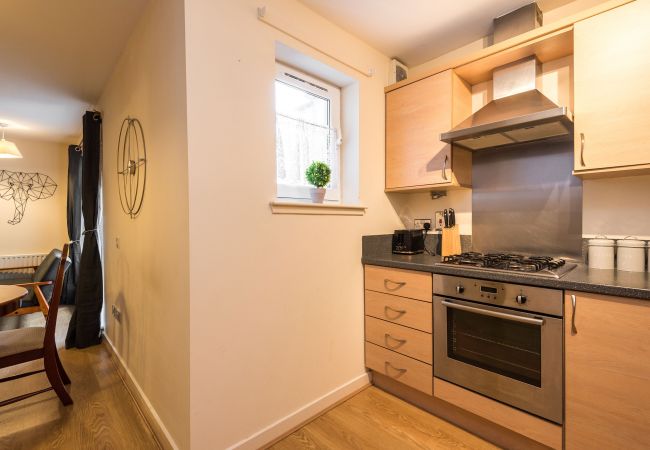 Apartment in Edinburgh - Elegant 2 Bedroom City Centre Apartment - Free Parking - Private Balcony Apartment in Edinburgh - Elegant 2 Bedroom City Centre Apartment - Free Parking - Private Balcony