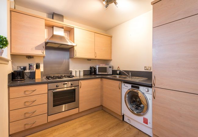 Apartment in Edinburgh - Elegant 2 Bedroom City Centre Apartment - Free Parking - Private Balcony Apartment in Edinburgh - Elegant 2 Bedroom City Centre Apartment - Free Parking - Private Balcony