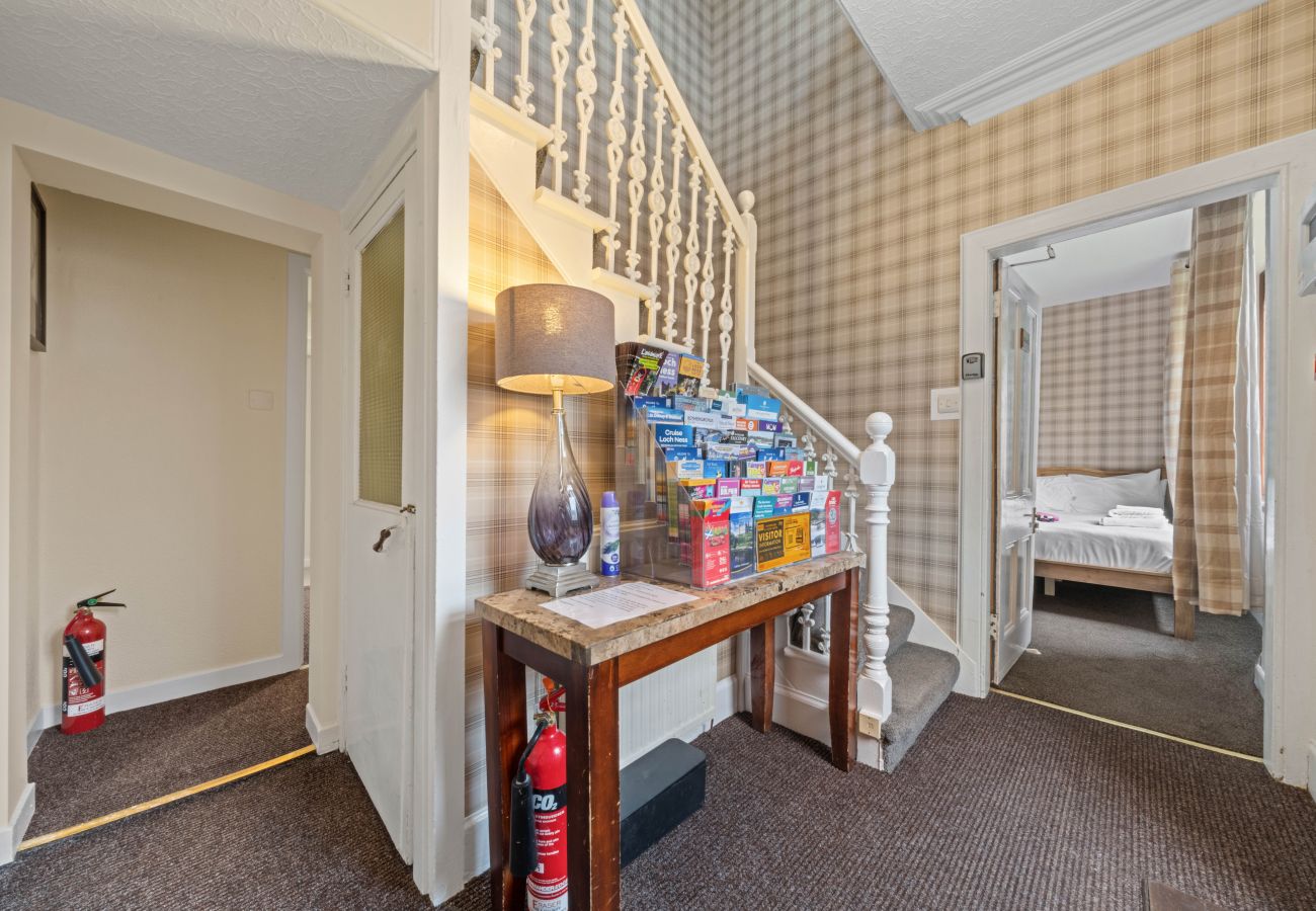 Rent by room in Inverness - mySTAYINN Strathblane Guest House Room 1 