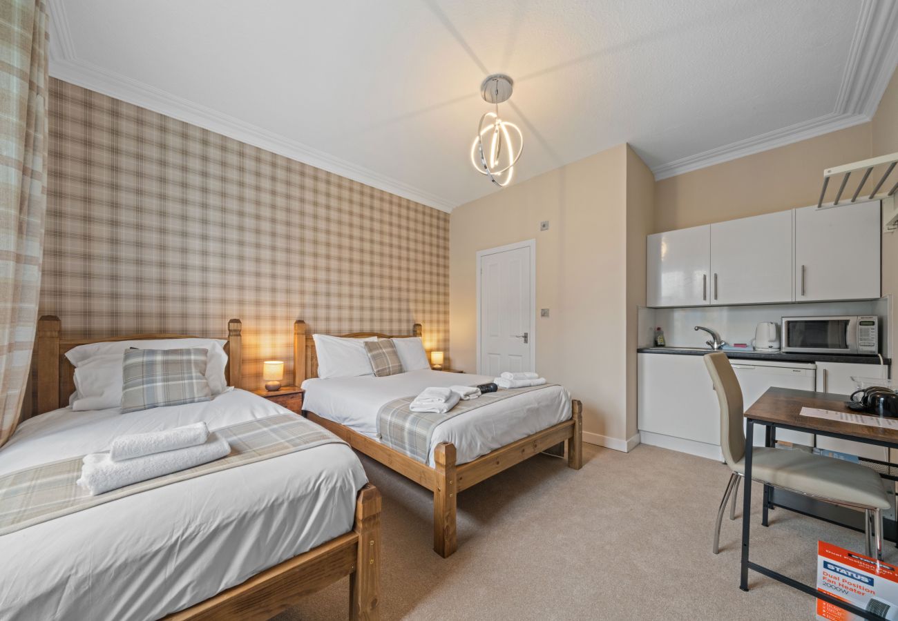 Rent by room in Inverness - mySTAYINN Strathblane Guest House Room 1 