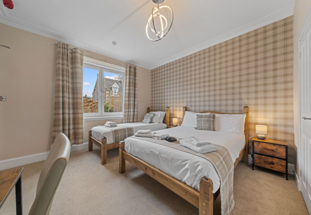 Rent by room in Inverness - mySTAYINN Strathblane Guest House Room 1 