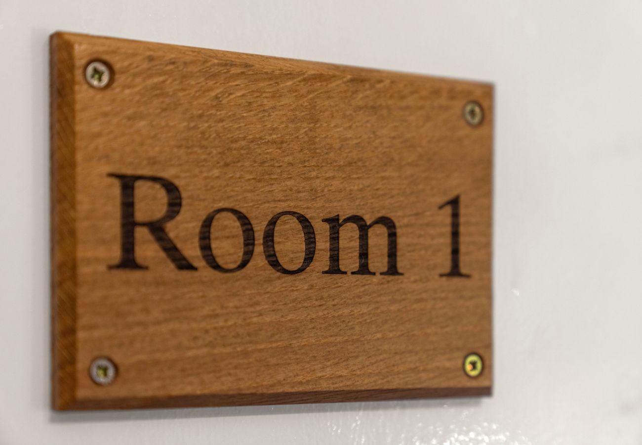 Rent by room in Inverness - mySTAYINN Strathblane Guest House Room 1 