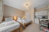 Rent by room in Inverness - mySTAYINN Strathblane Guest House Room 1 