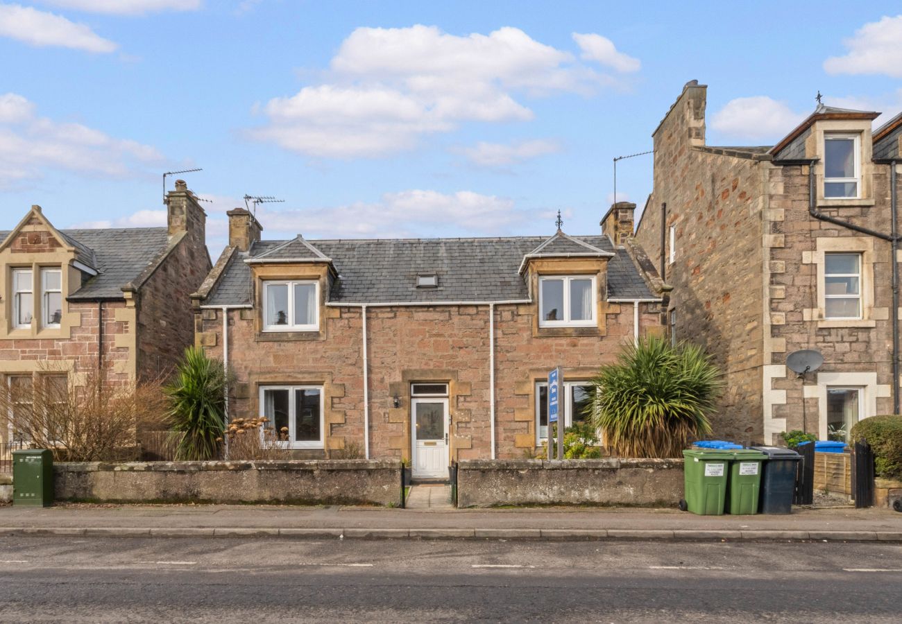 Rent by room in Inverness - mySTAYINN Strathblane Guest House Room 2