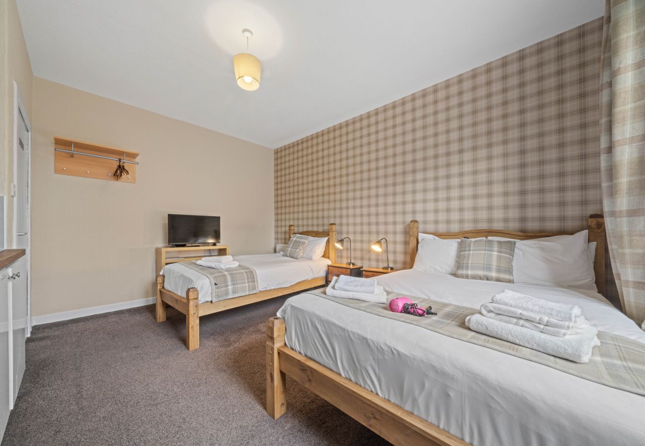 Rent by room in Inverness - mySTAYINN Strathblane Guest House Room 2