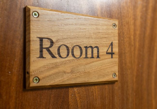 Rent by room in Inverness - mySTAYINN Strathblane Guest House Room 4