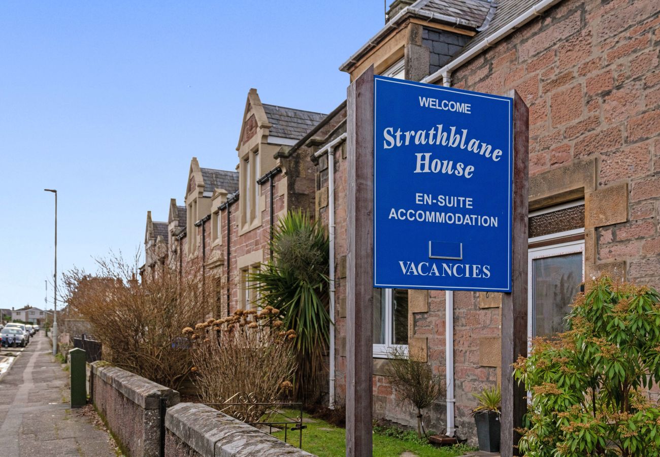 Rent by room in Inverness - mySTAYINN Strathblane Guest House Room 4