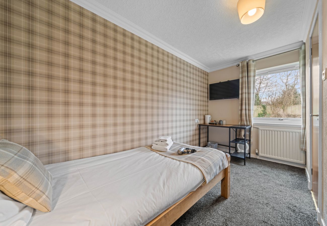 Rent by room in Inverness - mySTAYINN Strathblane Guest House Room 4