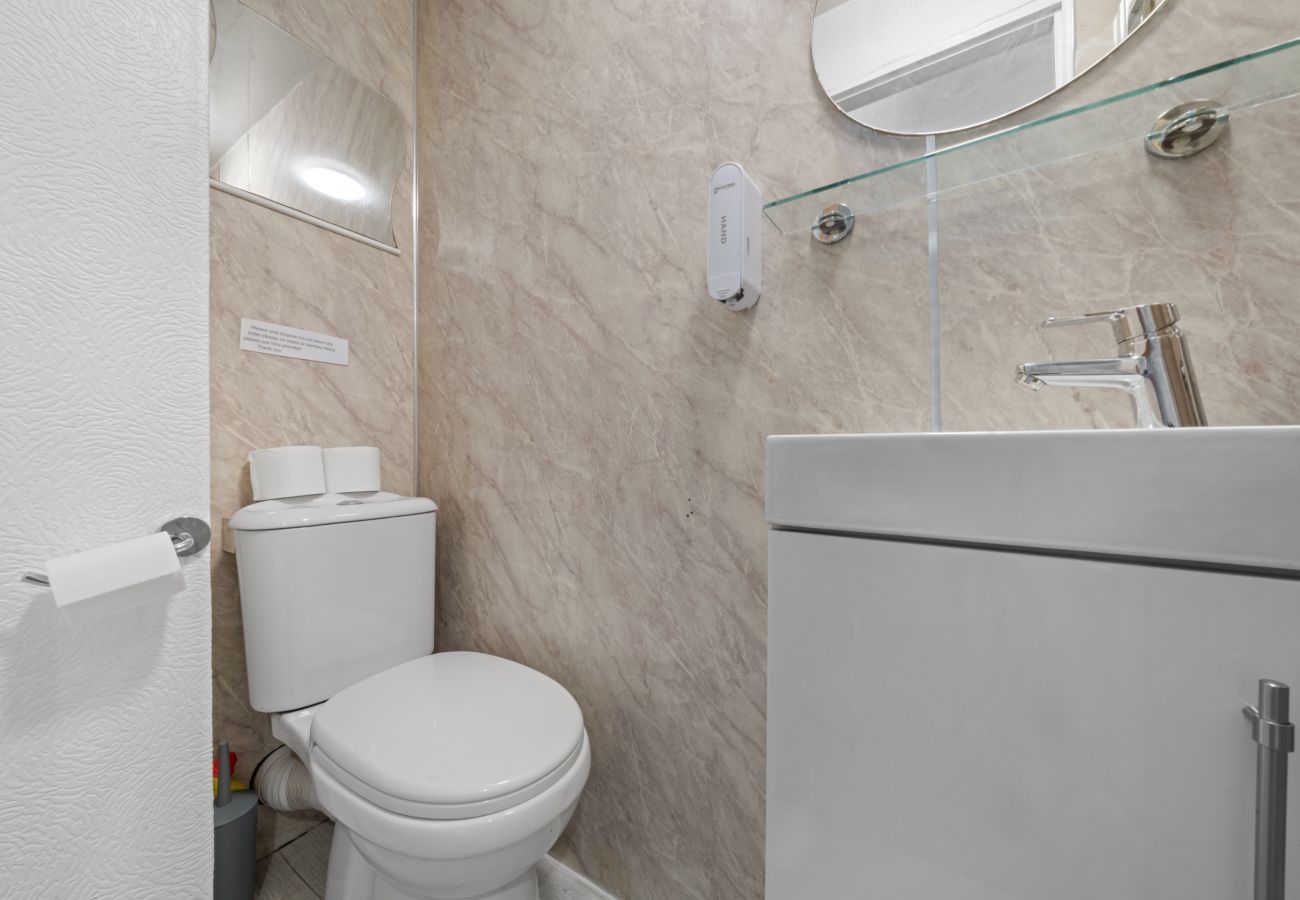 Rent by room in Inverness - mySTAYINN Strathblane Guest House Room 4