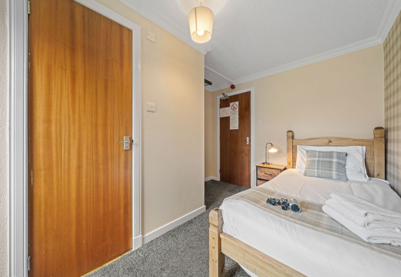 Rent by room in Inverness - mySTAYINN Strathblane Guest House Room 4