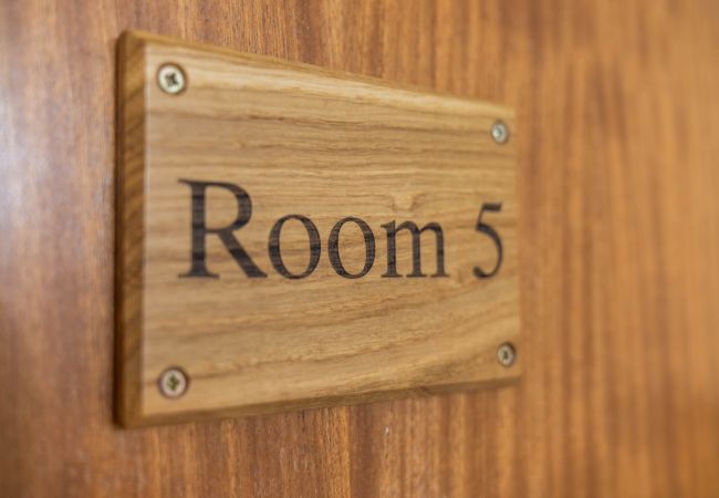 Rent by room in Inverness - mySTAYINN Strathblane Guest House Room 5