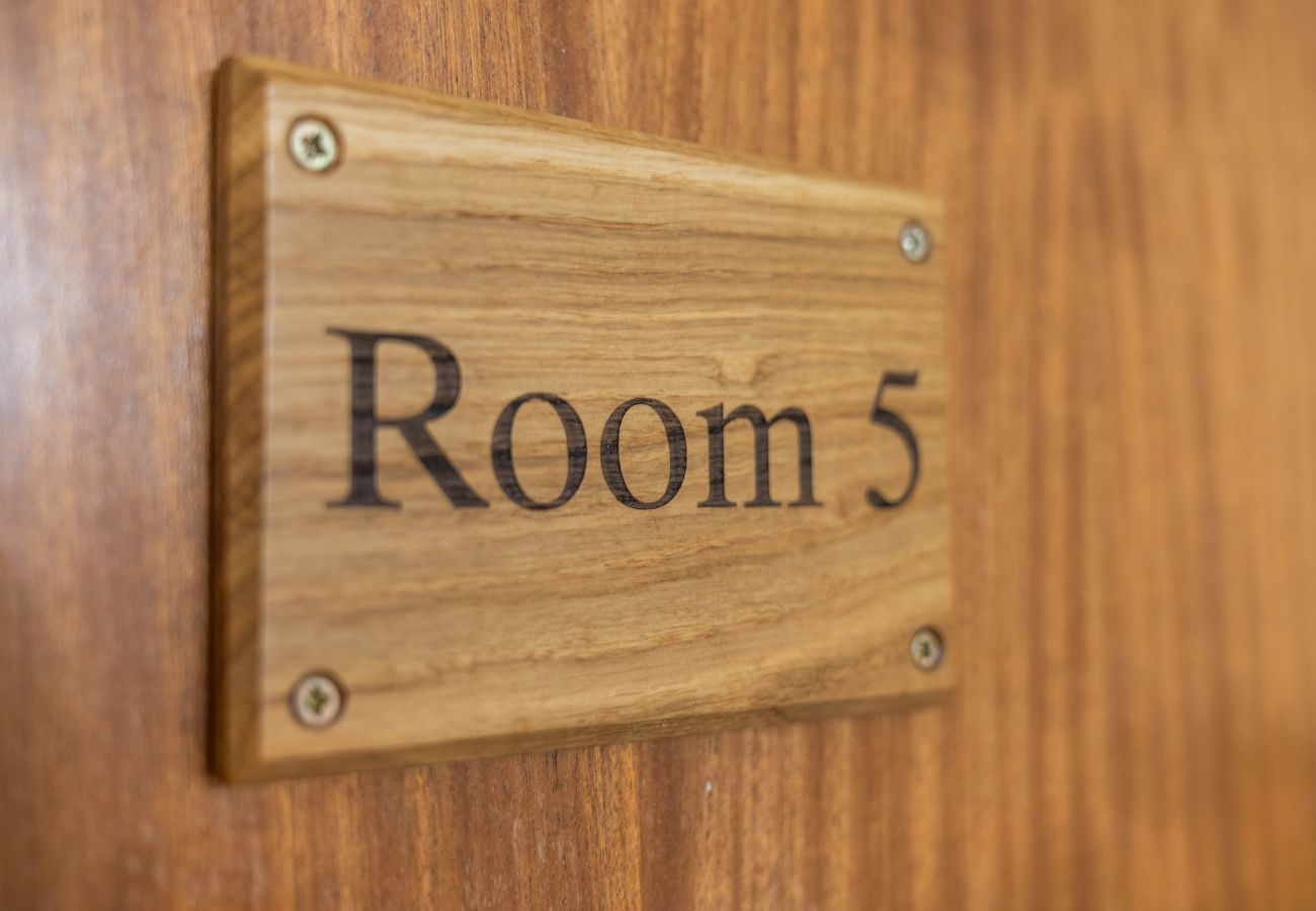 Rent by room in Inverness - mySTAYINN Strathblane Guest House Room 5