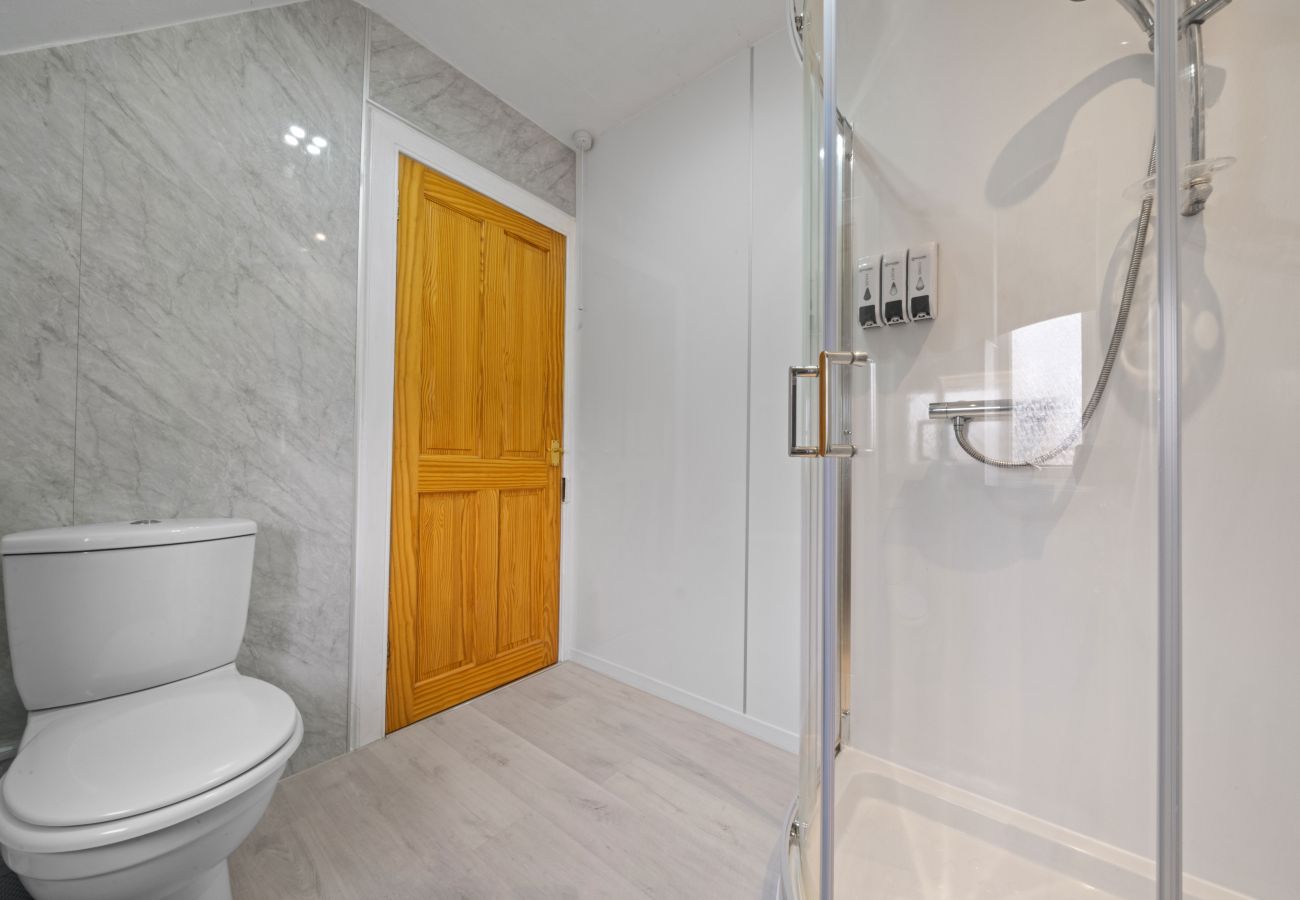 Rent by room in Inverness - mySTAYINN Strathblane Guest House Room 7