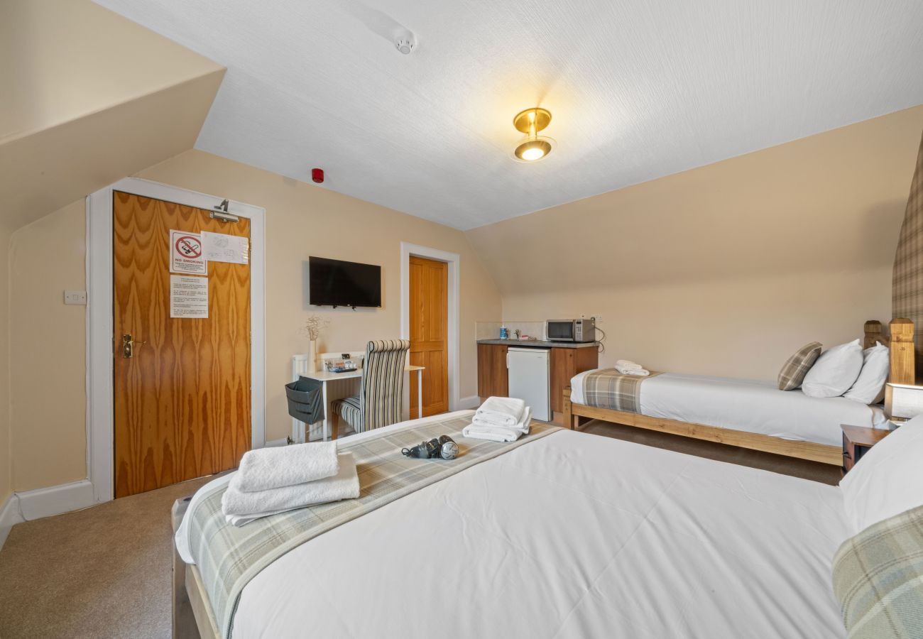 Rent by room in Inverness - mySTAYINN Strathblane Guest House Room 7