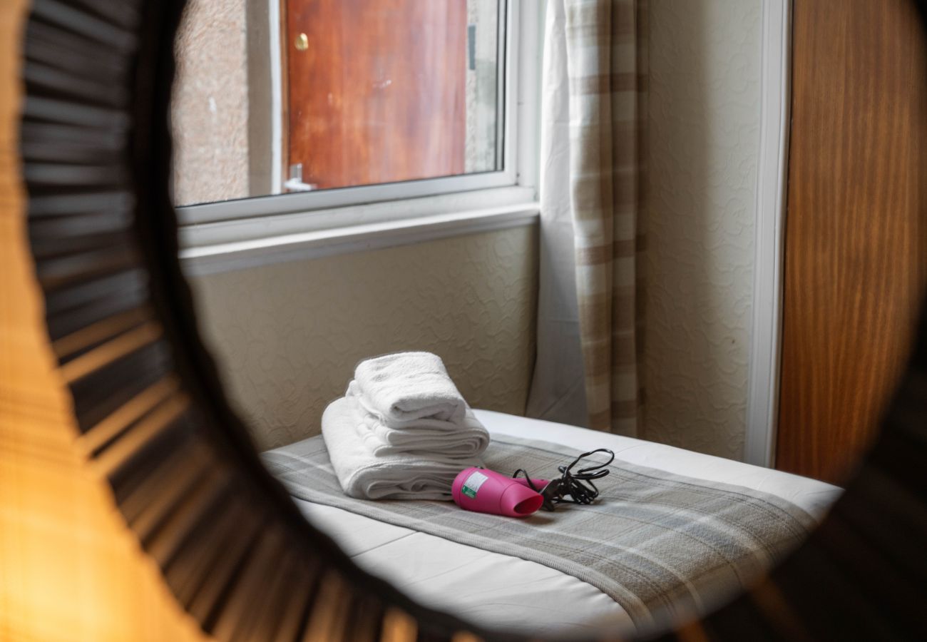 Rent by room in Inverness - mySTAYINN Strathblane Guest House Room 3