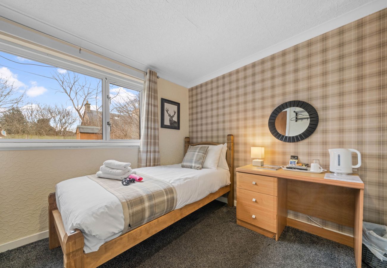 Rent by room in Inverness - mySTAYINN Strathblane Guest House Room 3