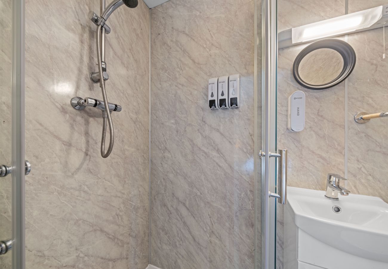 Rent by room in Inverness - mySTAYINN Strathblane Guest House Room 3