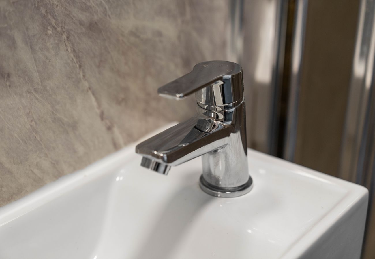 Rent by room in Inverness - mySTAYINN Strathblane Guest House Room 3