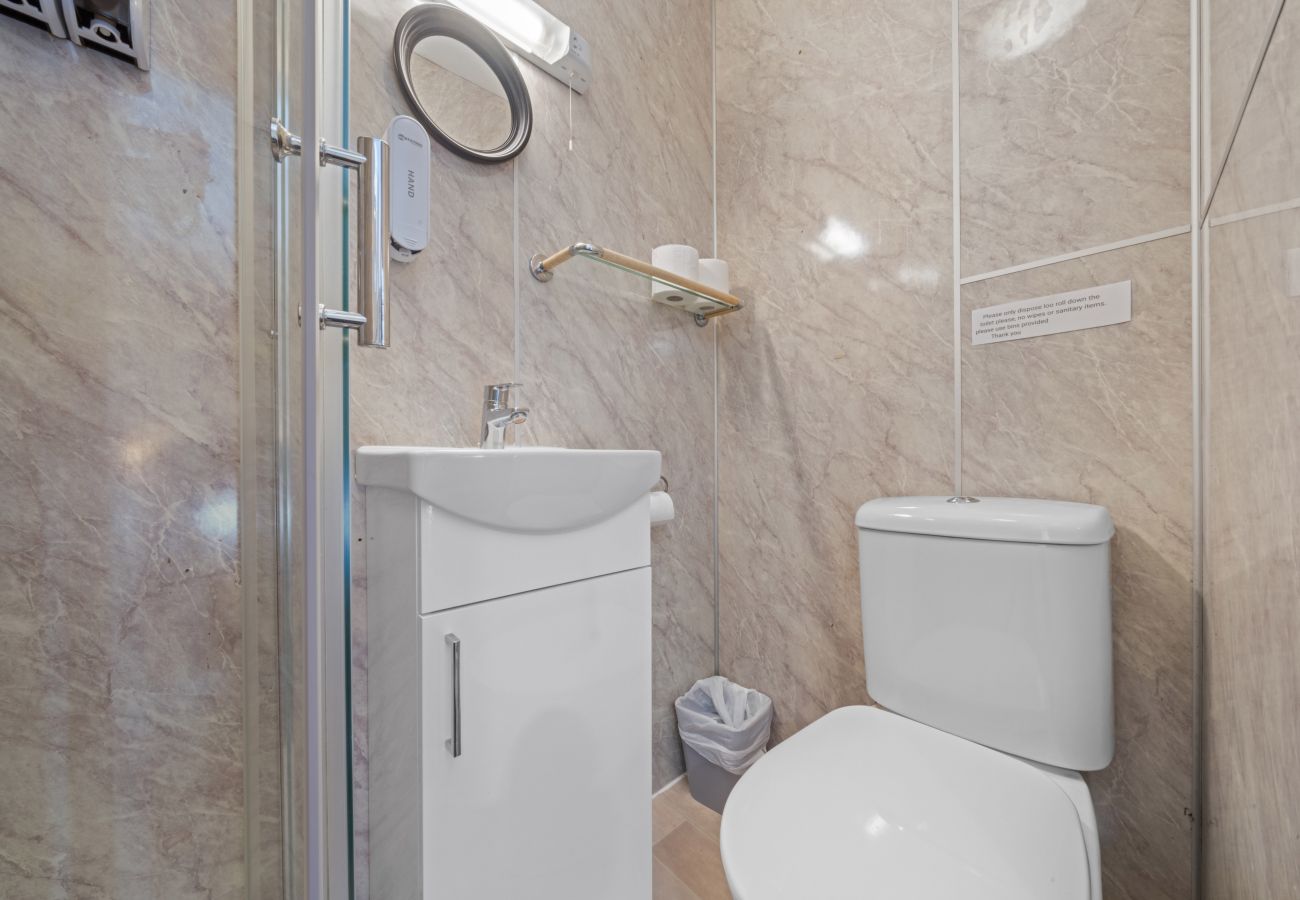 Rent by room in Inverness - mySTAYINN Strathblane Guest House Room 3