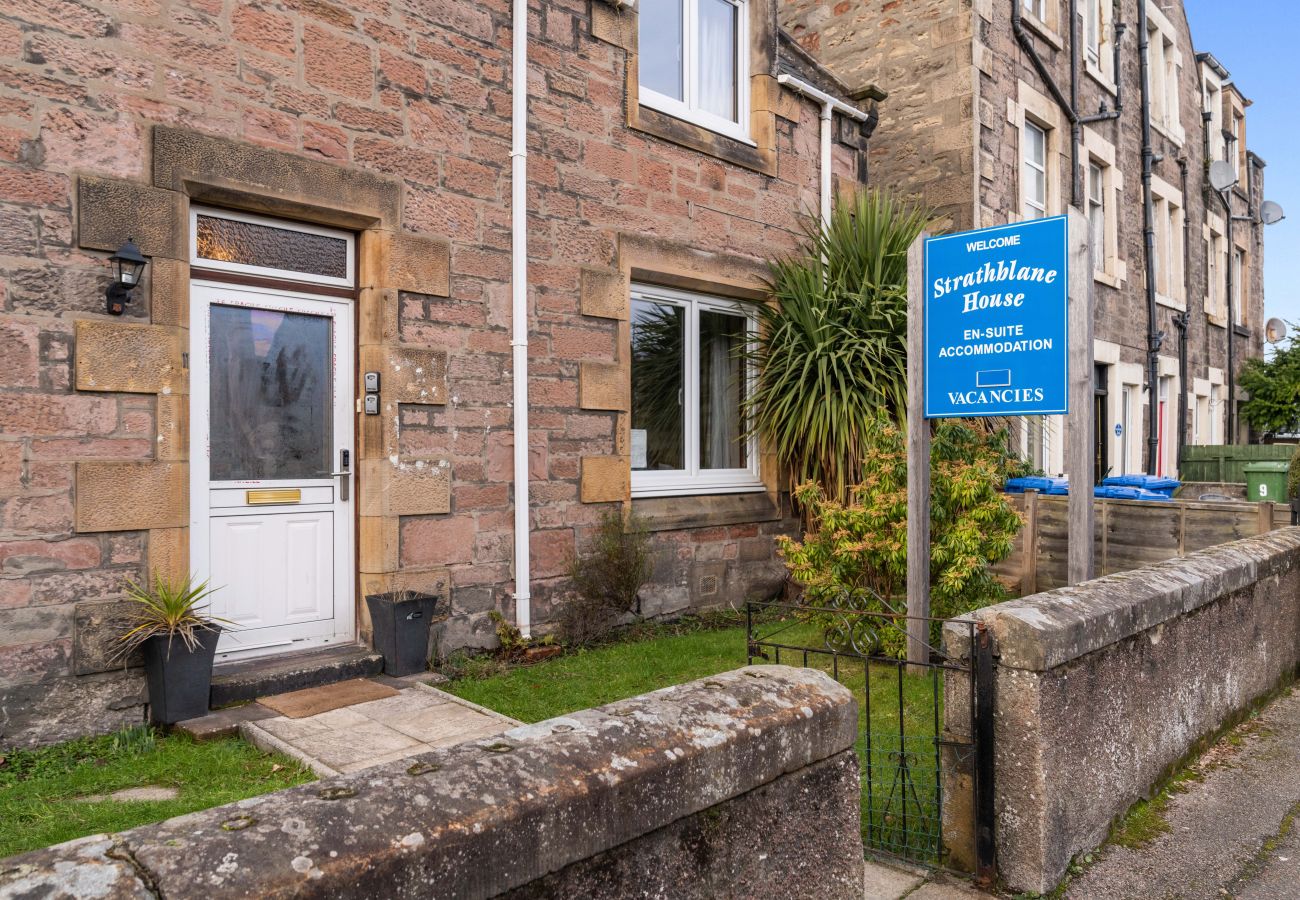 Rent by room in Inverness - mySTAYINN Strathblane Guest House Room 6