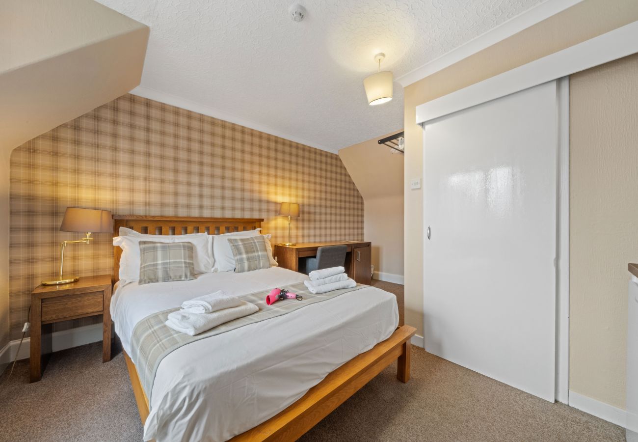 Rent by room in Inverness - mySTAYINN Strathblane Guest House Room 6