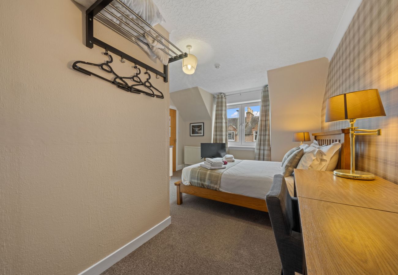 Rent by room in Inverness - mySTAYINN Strathblane Guest House Room 6