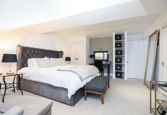 Apartment in Edinburgh - Penthouse Apartment on Royal Mile | Three Bed Apartment in Edinburgh - Penthouse Apartment on Royal Mile | Three Bed