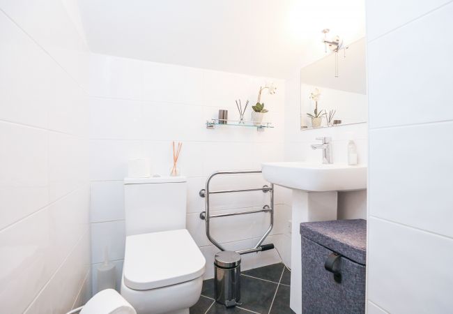 Apartment in Edinburgh - Penthouse Apartment on Royal Mile | Three Bed Apartment in Edinburgh - Penthouse Apartment on Royal Mile | Three Bed