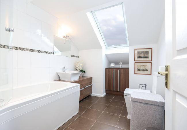 Apartment in Edinburgh - Penthouse Apartment on Royal Mile | Three Bed Apartment in Edinburgh - Penthouse Apartment on Royal Mile | Three Bed