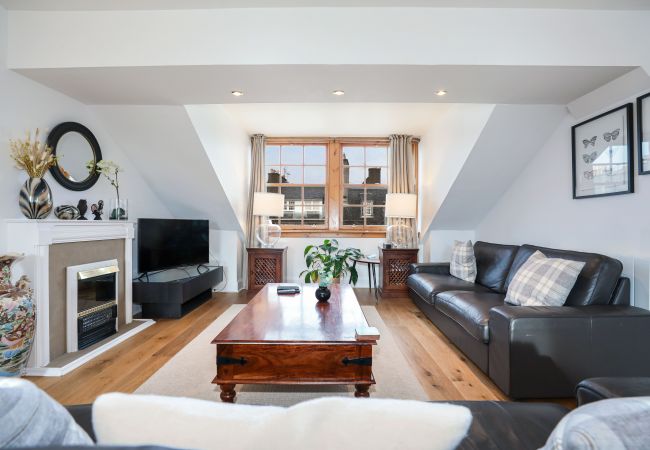 Apartment in Edinburgh - Penthouse Apartment on Royal Mile | Three Bed Apartment in Edinburgh - Penthouse Apartment on Royal Mile | Three Bed