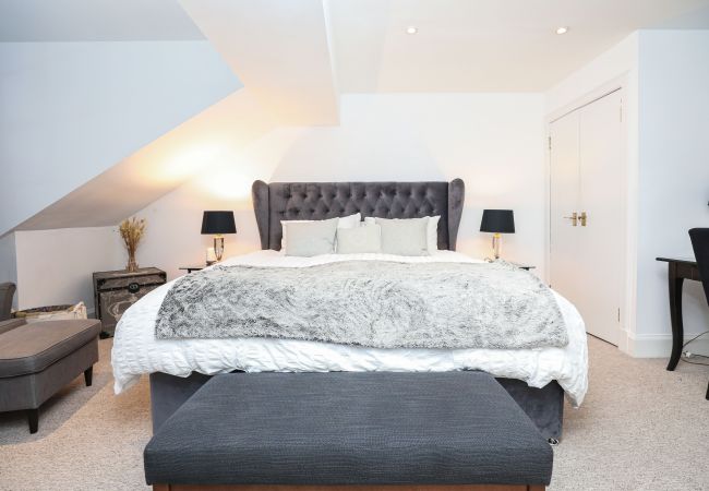 Apartment in Edinburgh - Penthouse Apartment on Royal Mile | Three Bed Apartment in Edinburgh - Penthouse Apartment on Royal Mile | Three Bed