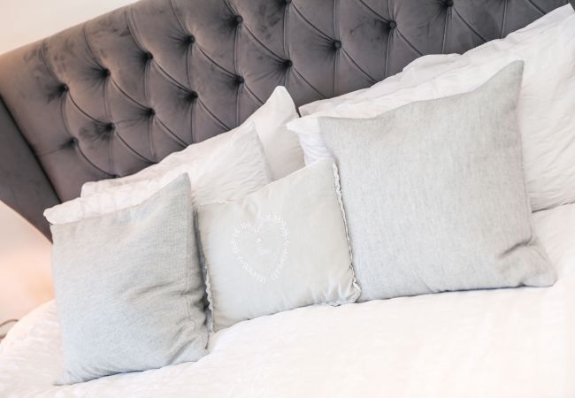 Apartment in Edinburgh - Penthouse Apartment on Royal Mile | Three Bed Apartment in Edinburgh - Penthouse Apartment on Royal Mile | Three Bed