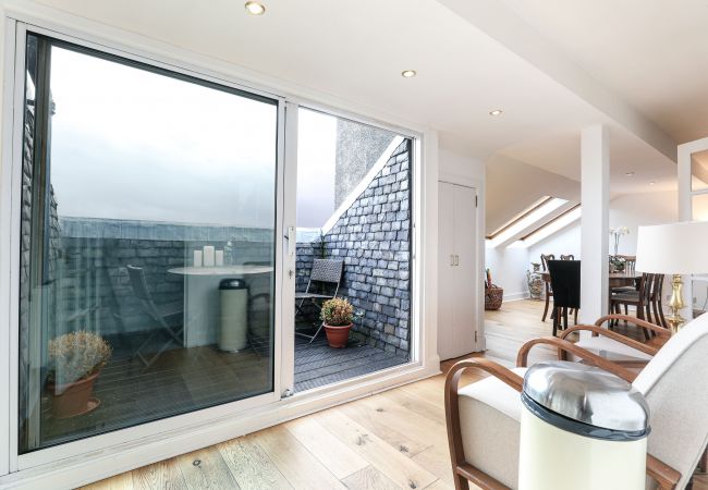 Apartment in Edinburgh - Penthouse Apartment on Royal Mile | Three Bed Apartment in Edinburgh - Penthouse Apartment on Royal Mile | Three Bed