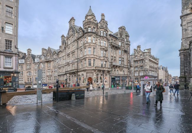 Apartment in Edinburgh - Penthouse Apartment on Royal Mile | Three Bed Apartment in Edinburgh - Penthouse Apartment on Royal Mile | Three Bed