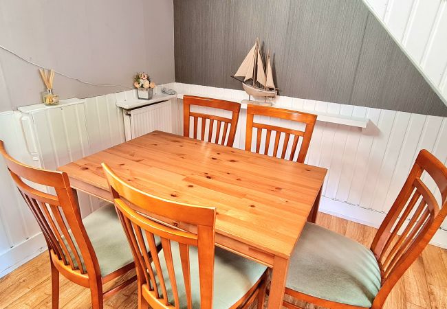 Rent by room in Edinburgh - Spacious Double Room in Elegant Cottage Rent by room in Edinburgh - Spacious Double Room in Elegant Cottage