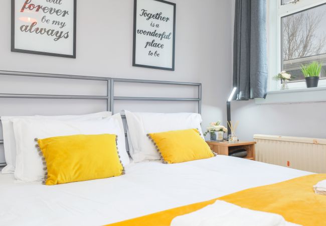 Rent by room in Edinburgh - Spacious Double Room in Elegant Cottage Rent by room in Edinburgh - Spacious Double Room in Elegant Cottage