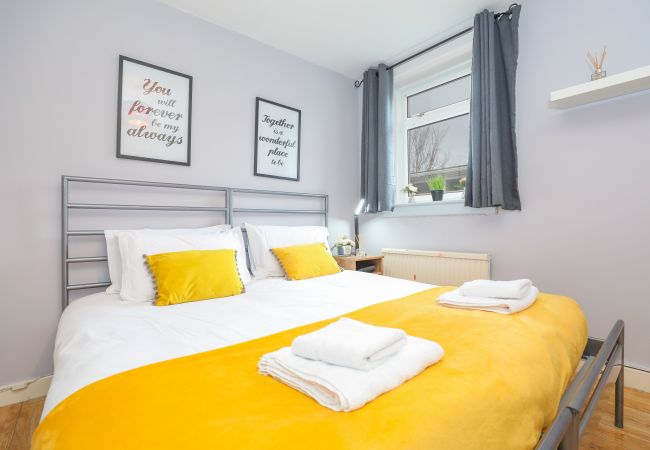 Rent by room in Edinburgh - Spacious Double Room in Elegant Cottage Rent by room in Edinburgh - Spacious Double Room in Elegant Cottage