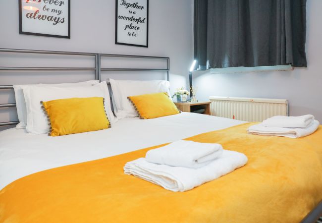 Rent by room in Edinburgh - Spacious Double Room in Elegant Cottage Rent by room in Edinburgh - Spacious Double Room in Elegant Cottage