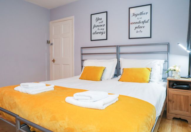 Rent by room in Edinburgh - Spacious Double Room in Elegant Cottage Rent by room in Edinburgh - Spacious Double Room in Elegant Cottage