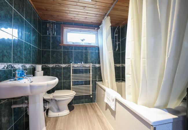 Rent by room in Edinburgh - Spacious Double Room in Elegant Cottage Rent by room in Edinburgh - Spacious Double Room in Elegant Cottage
