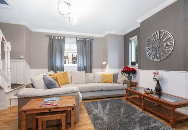 Rent by room in Edinburgh - Spacious Double Room in Elegant Cottage Rent by room in Edinburgh - Spacious Double Room in Elegant Cottage