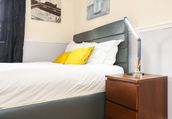 Rent by room in Edinburgh - Gorgeous Family Room in Elegant Cottage Rent by room in Edinburgh - Gorgeous Family Room in Elegant Cottage