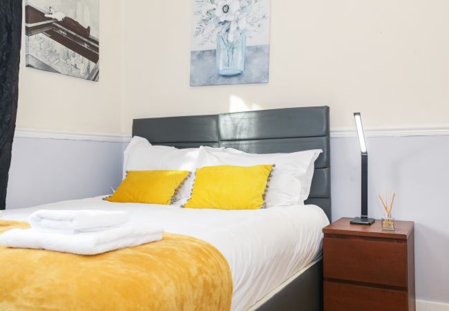 Rent by room in Edinburgh - Gorgeous Family Room in Elegant Cottage Rent by room in Edinburgh - Gorgeous Family Room in Elegant Cottage