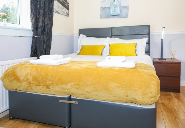 Rent by room in Edinburgh - Gorgeous Family Room in Elegant Cottage Rent by room in Edinburgh - Gorgeous Family Room in Elegant Cottage